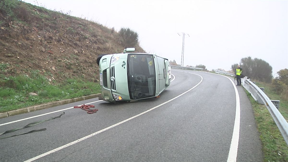 El vehículo accidentado. Imagen obtenida de un vídeo de EITB Media.