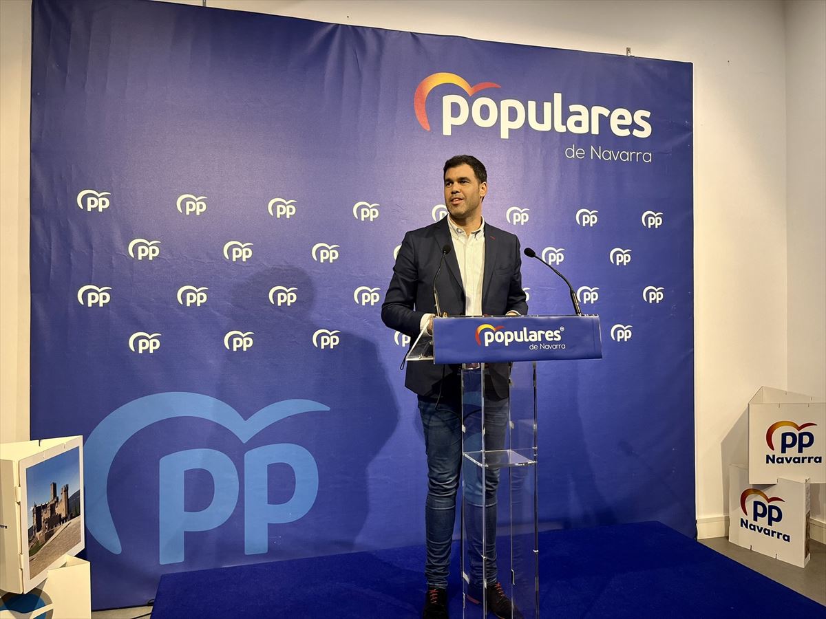 Javier Garcia Nafarroako Alderdi Popularreko presidentea, prentsaurrekoan. Argazkia: PPN