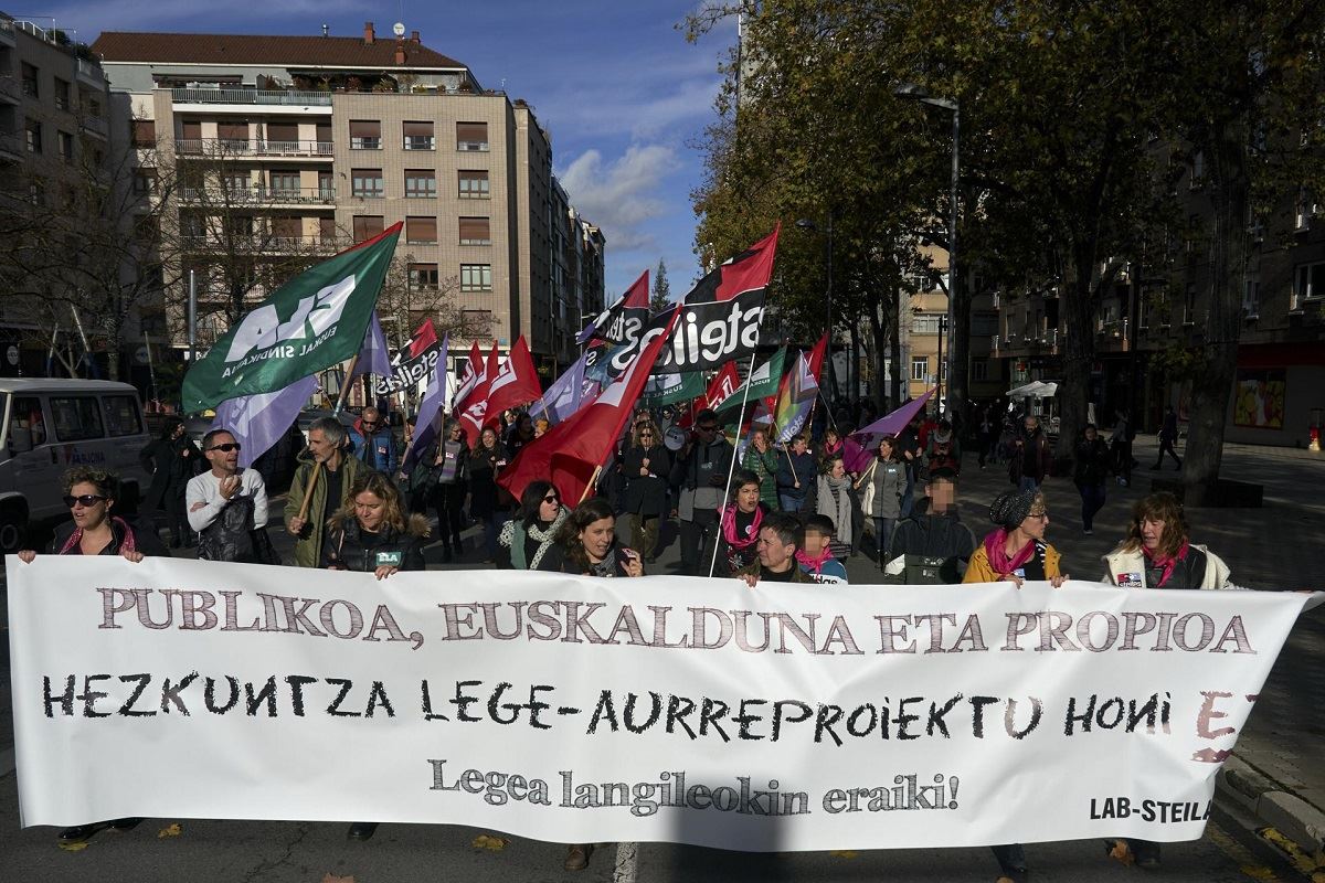 Manifestación en Vitoria-Gasteiz durante la segunda jornada de huelga en Educación. Foto: EFE