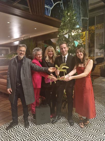 El Ondas en las manos del equipo de "Boulevard"