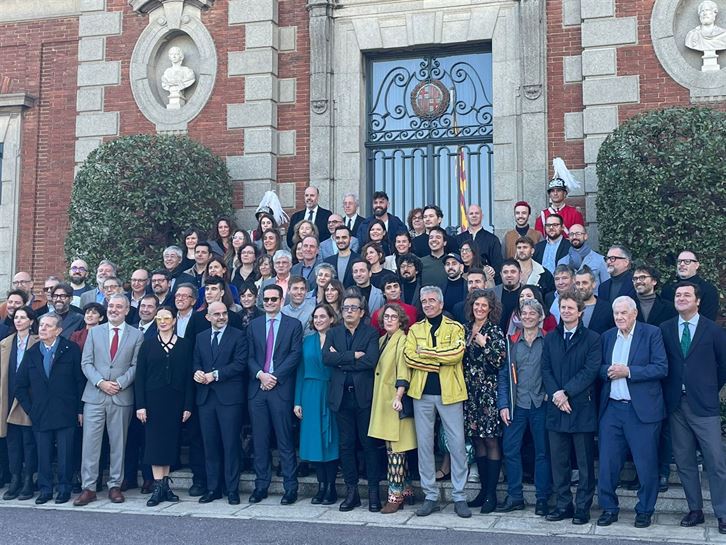 La foto de familia de todos los premiados en el Palacete Albéniz