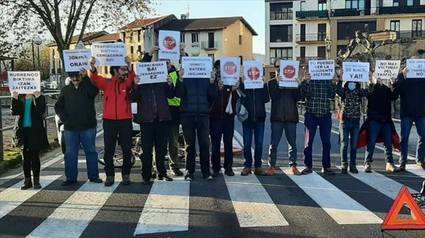 Vecinos han cortado la carretera en señal de protesta. Foto: @SosTerritorios