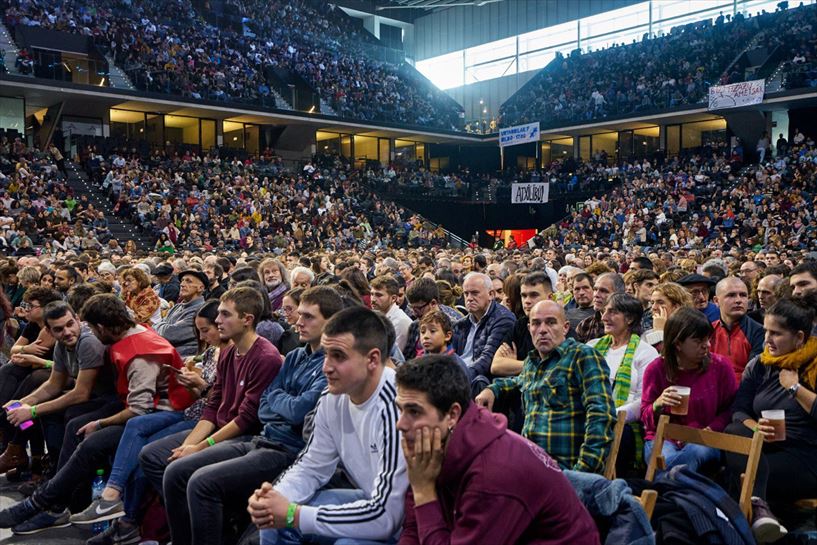 Nafarroa Arena, jendez goraino. EITB Media. 