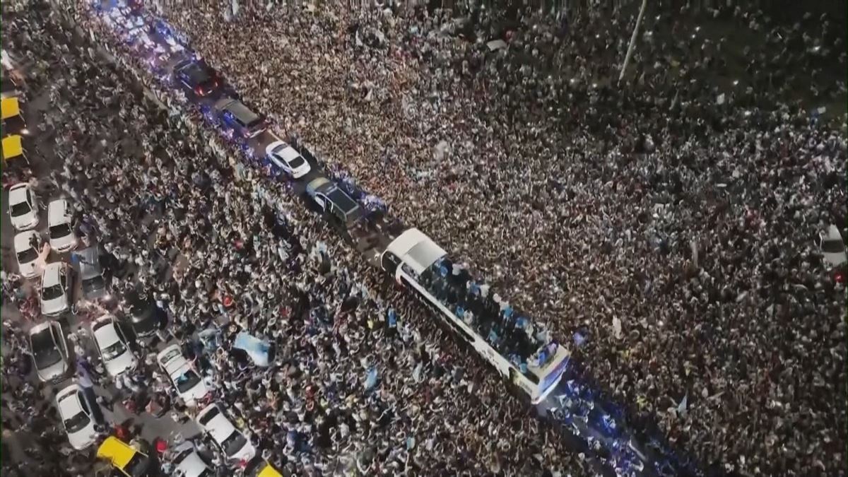 Multitudinario recibimiento en Argentina. Imagen obtenida de un vídeo de Agencias.