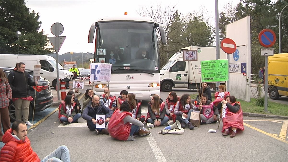 Protesta de los trabajadores. Imagen obtenida de un vídeo de EITB Media.