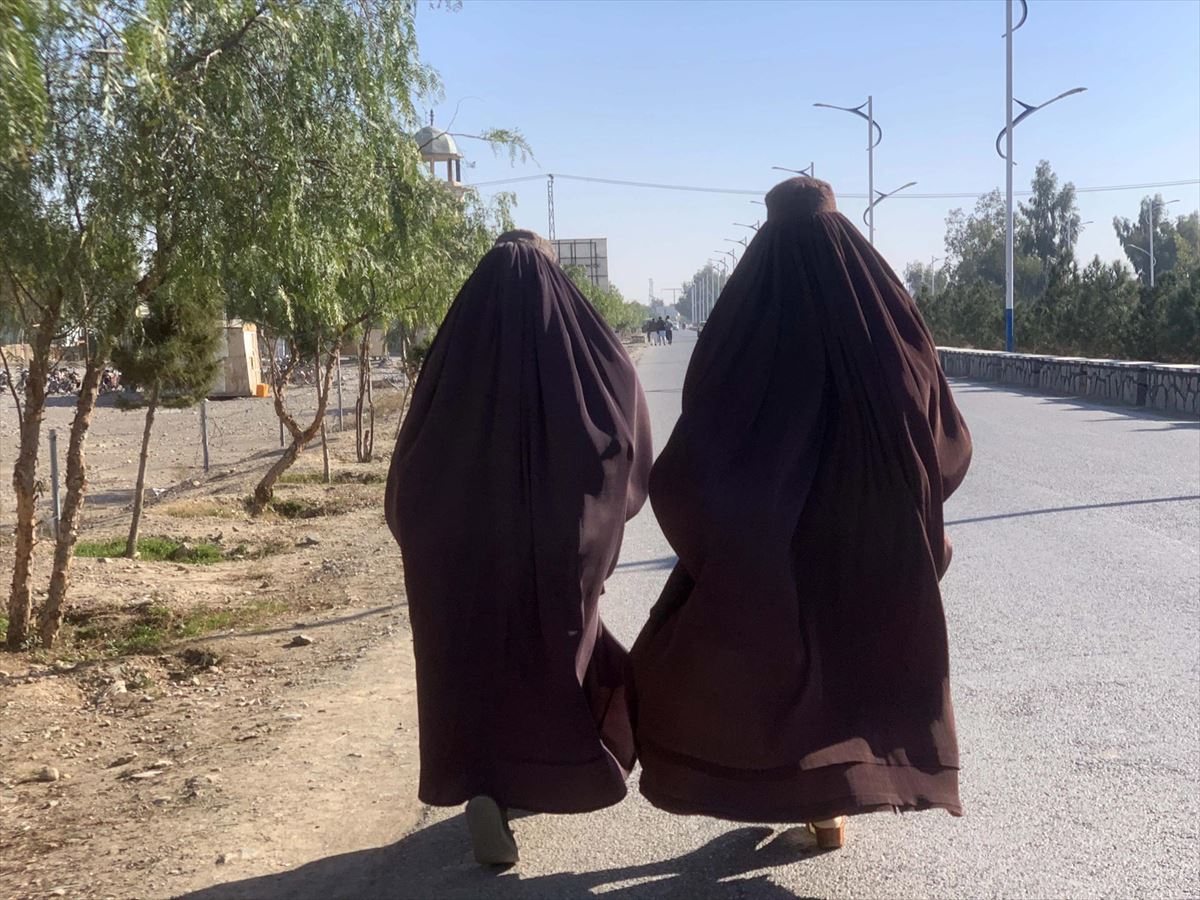Dos estudiantes afganas. Foto: EFE