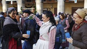 Euria gorabehera, milaka lagun espero dituzte Bilbon eta Donostian, San Tomas azoketan