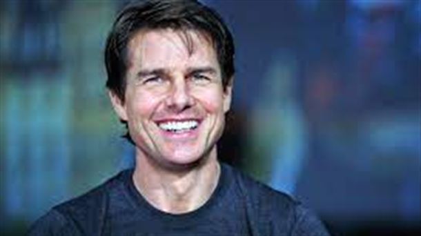 Tom Cruise rueda una escena en el Mercado de Navidad de Vitoria