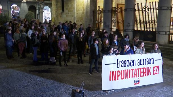 Concentración en Bermeo (Bizkaia) para denunciar los abusos sexuales. Imagen de archivo: EITB