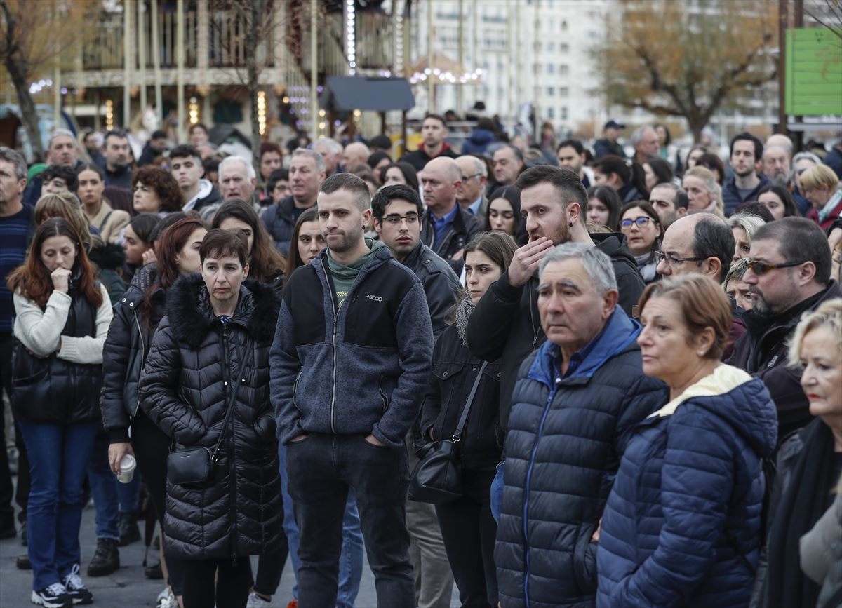 Concentración multitudinaria en San Sebastián, para denunciar el asesinato de Lukas Agirre