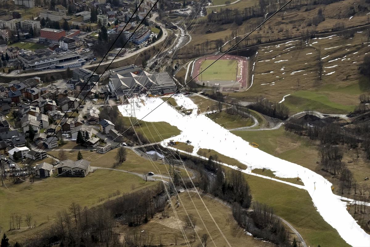 Una estación suiza con nieve artificial. Foto: EFE