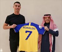 Al Nassr taldeak Cristiano Ronaldo fitxatu du bi denboraldirako