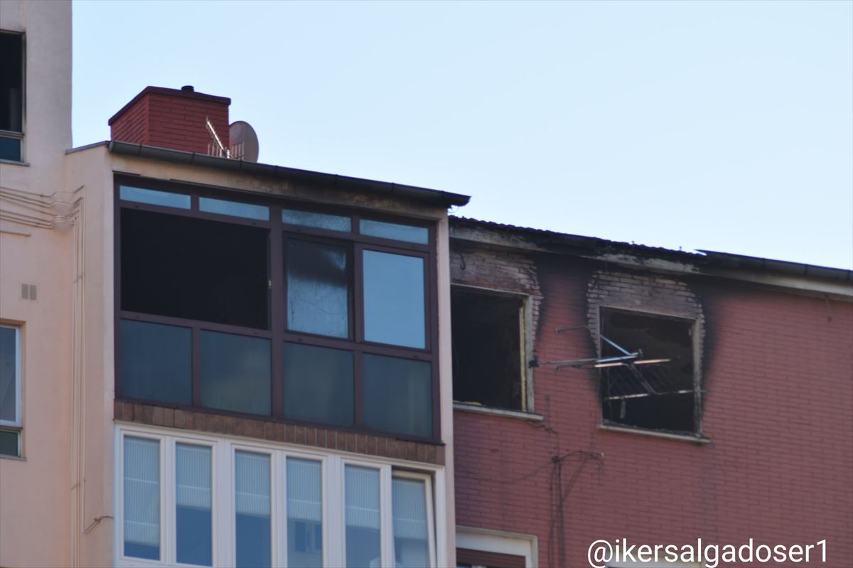 El fuego se inició en el undécimo piso del edificio. 