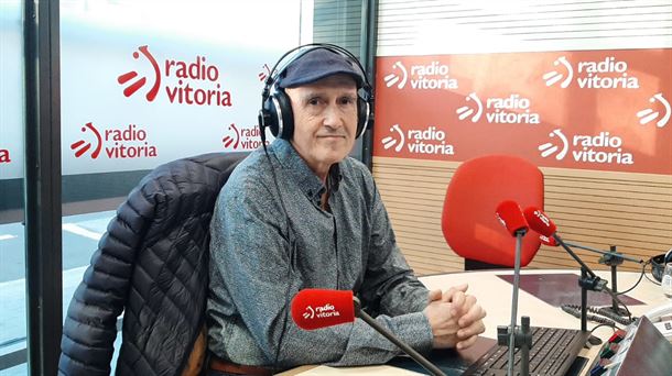 Mikel Tellería en los estudios de Radio Vitoria. 