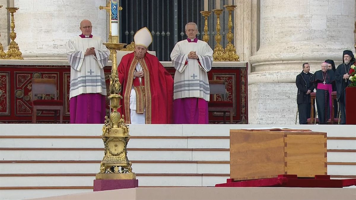 Funeral de Benedicto XVI. Imagen obtenida de un vídeo de Agencias.