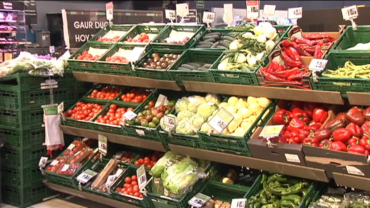 Se prevé que el precio de los alimentos bajará pronto. Imagen obtenida de un vídeo de EITB Media.