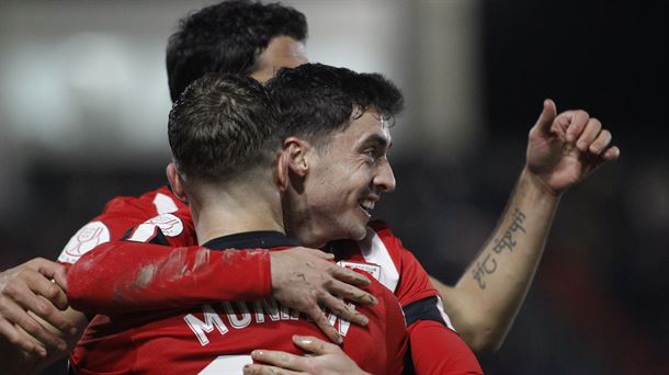 Oier Zarraga celebrando un gol con el Athletic