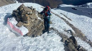 Alex Txikon kanpamentu nagusian da, Manaslun balentria historikoa egin ostean