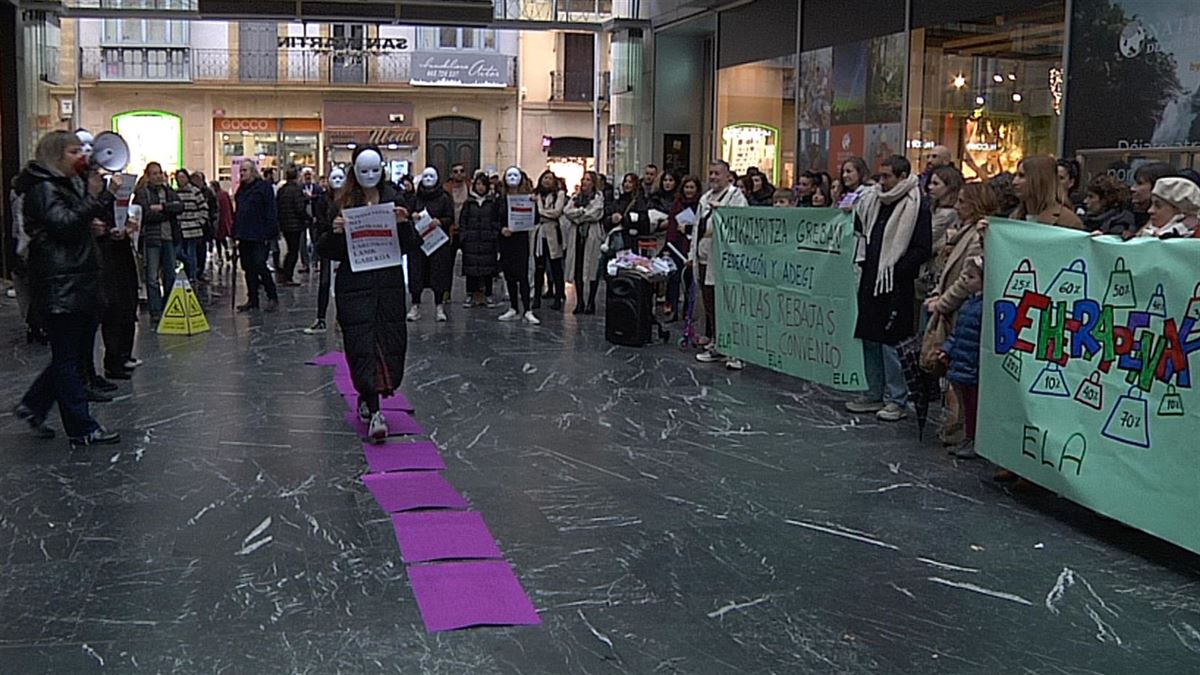 Protesta de las empleadas del comercio textil en San Sebastián. Foto: EITB