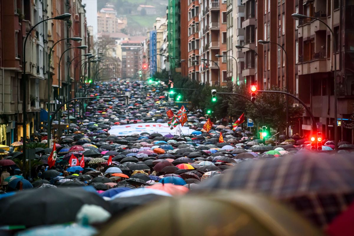 Imagen de la manifestación que ha recorrido las calles de Bilbao. Foto: EFE