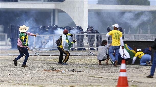 Brasilgo estatu kolpe saiakerako irudiak