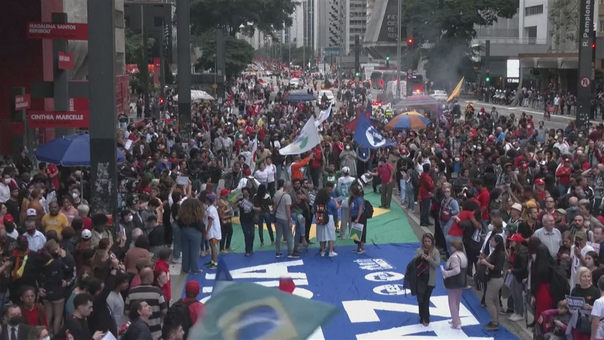 Manifestazioa Brasilen. EITB Mediaren bideo batetik ateratako irudia.