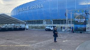 Fiesta del fútbol vasco en los aledaños del Reale Arena