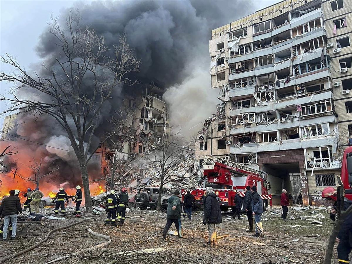 Edificio destruido en Dnipro. Foto: EFE