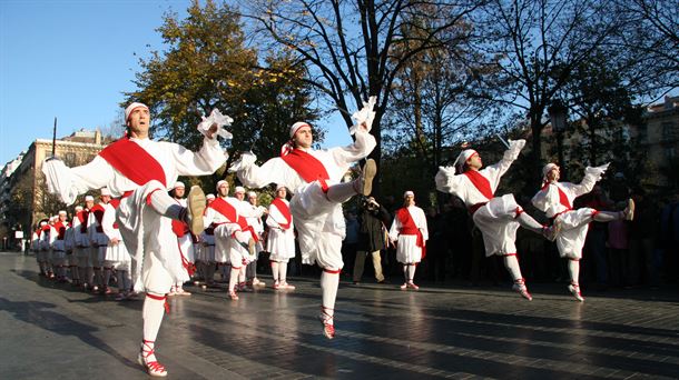 Oier Araolaza: "La cultura vasca se ha ido alejando de la danza, incluso la sociedad misma"
