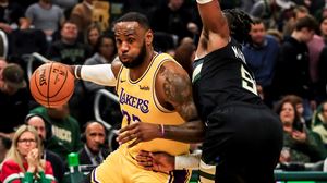 LeBron James 38.000 puntuko markara heldu da, eta gertu du Abdul-Jabbarren errekorra