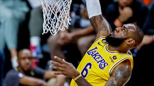 LeBron Jamesek jokatzen jarraituko duela iragarri du, 21. denboraldiari ekinez  