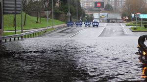 Alerta Bizkaiko ibaietan: Butroek eta Gobelak uholde txikiak eragin dituzte Mungian eta Getxon