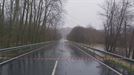 El río Butrón inunda carreteras y anega campos en Gatika