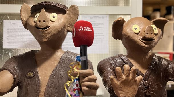 Con los cerdos de chocolate de la rifa de San Antón