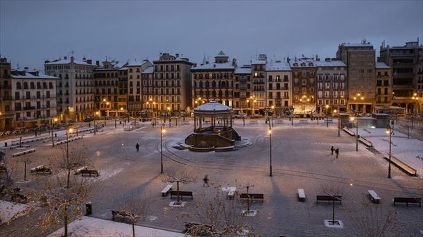 Debatimos sobre la falta de vivienda social en Pamplona y la celebración de la escalera Sanferminera