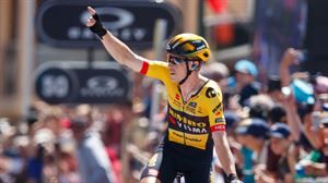 Rohan Dennisek etapa garaipena eta lidergoa lortu ditu Down Under Tourrean