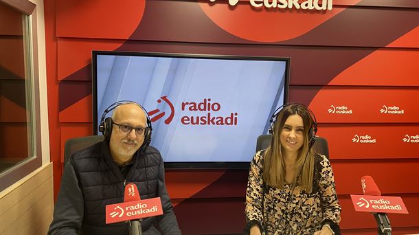 Los dos educadores que nos han visitado esta mañana: Luis Miguel Uruñuela y Sarai Grijalba