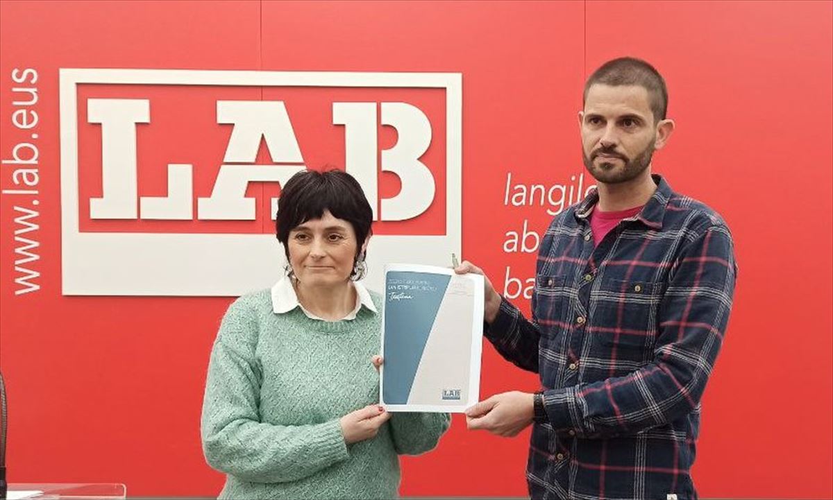 Garbiñe Aranburu e Inko Iriarte en la presentación del informe. Fuente: LAB.