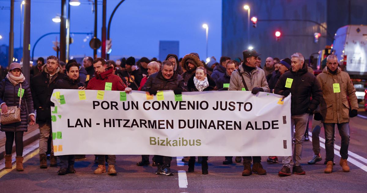 Imagen de archivo de una protesta de la plantilla de Bizkaibus en Bilbao. Foto: EFE