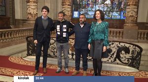 Bizkaiko Aldundiaren omenaldia jaso du Alex Txikonek, Manaslura igo eta etxera itzulita