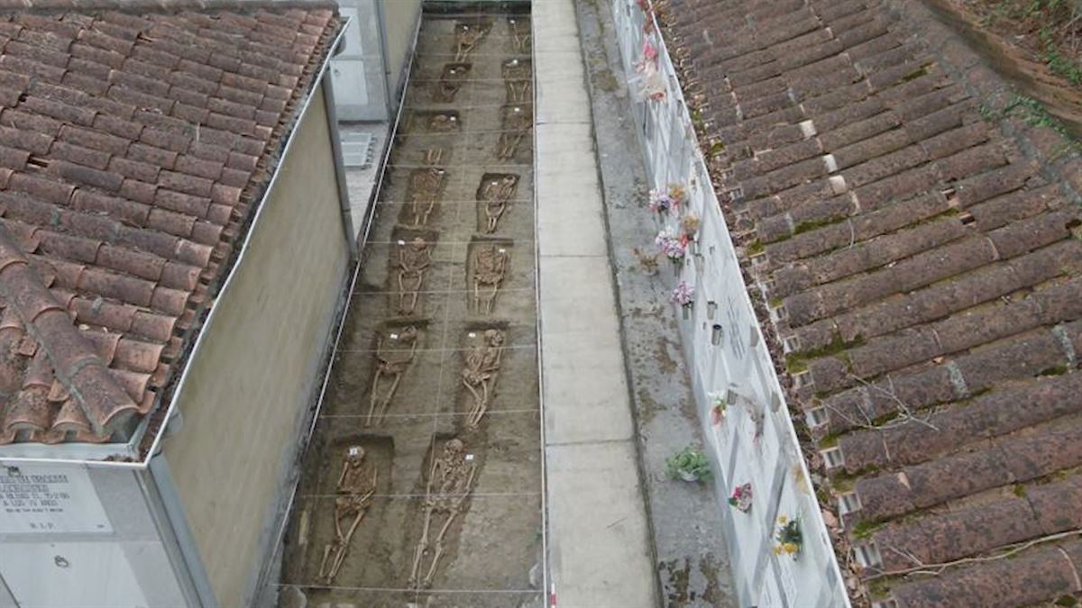 Restos exhumados en Orduña, Bizkaia. Imagen extraída de un vídeo de EITB MEDIA.