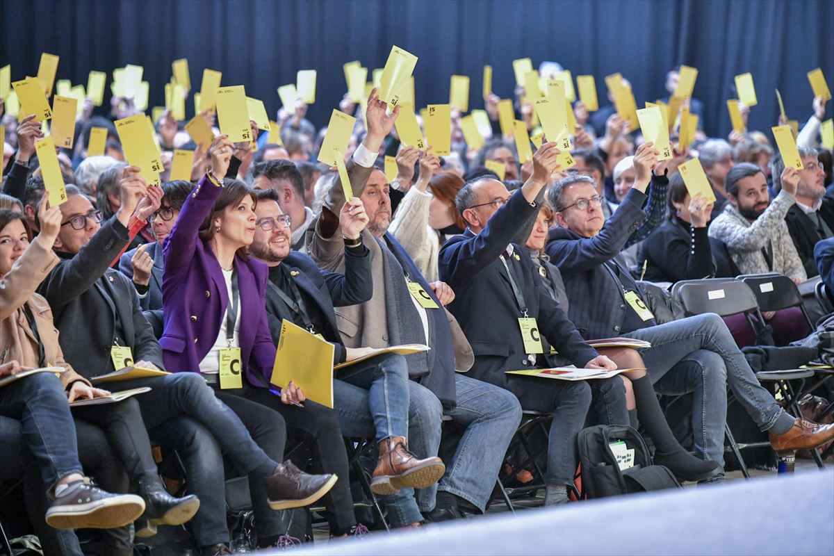 La ponencia ha sido aprobada con 632 votos favorables. Foto: EFE