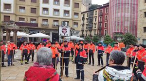 Los bomberos de Bilbao entonan el Agate Deuna