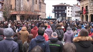 Cientos de personas despiden en Urnieta a la alpinista Amaia Agirre