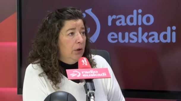 Loli García en los estudios de Radio Euskadi. Foto: EITB Media.