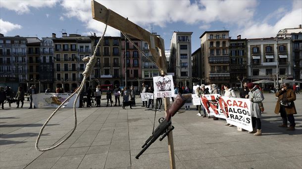 Protesta contra la caza en Pamplona. Foto: Efe