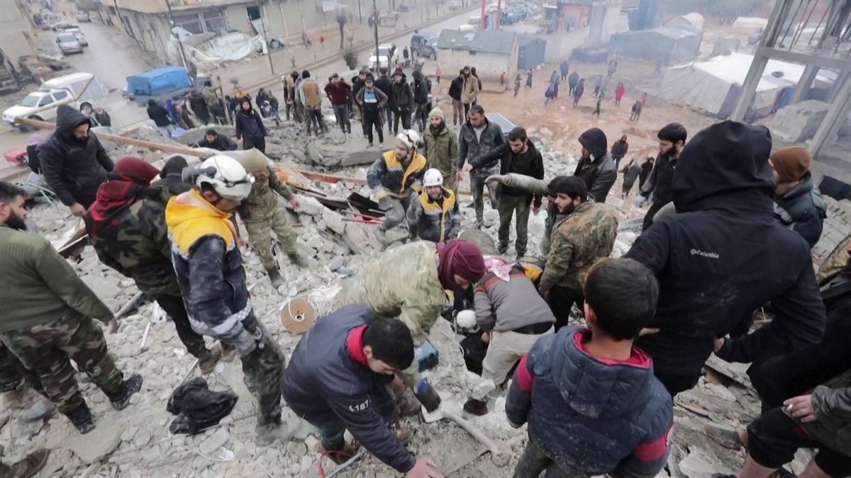 Varios edificios se han venido abajo en Diyarbakir (sureste de Turquía). 