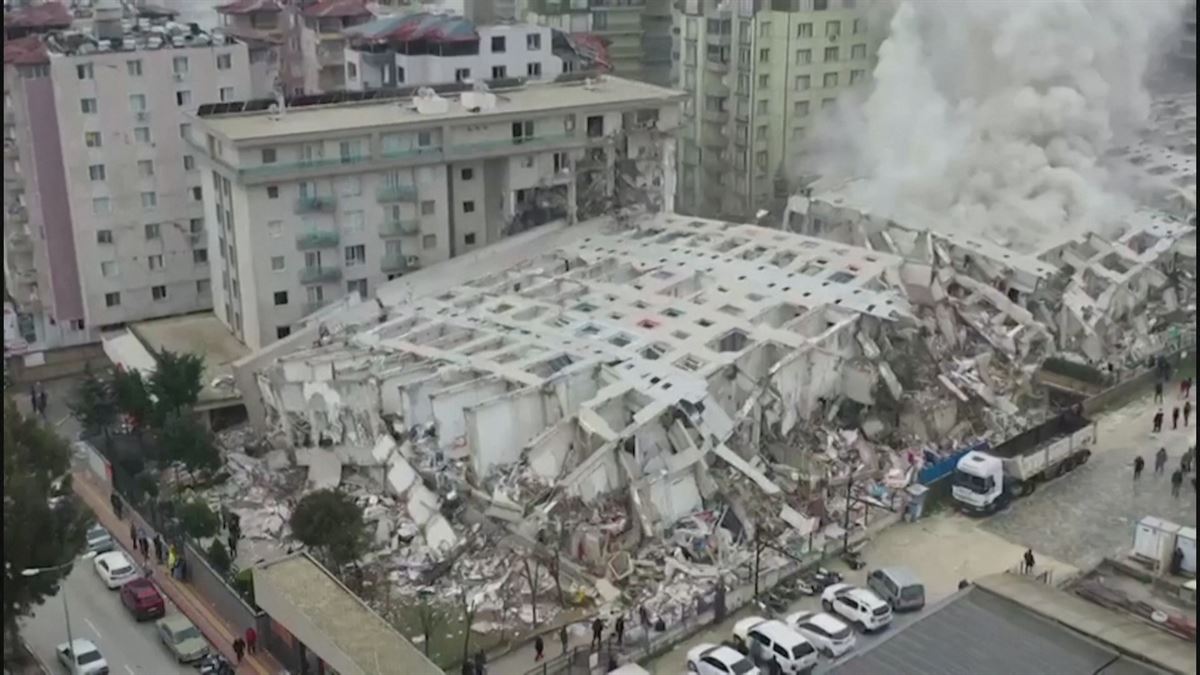 Edificios derruidos. Imagen obtenida de un vídeo de Agencias.