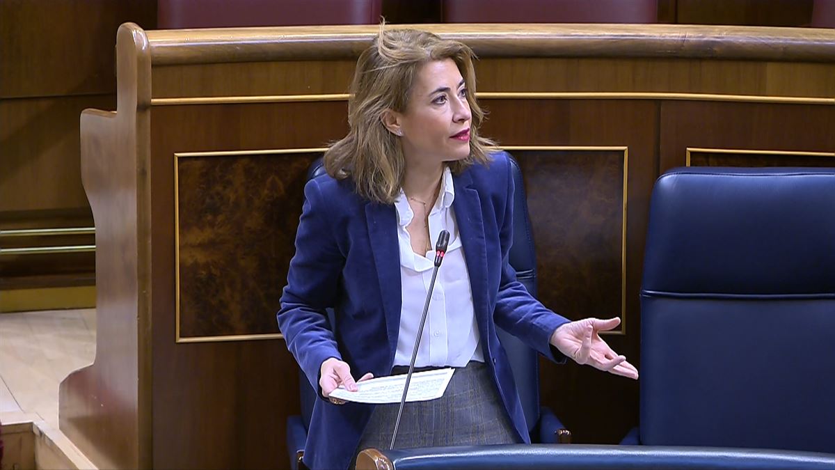 La ministra de Transporte Raquel Sánchez responde a Iñaki Ruiz de Pinedo (EH Bildu). 
