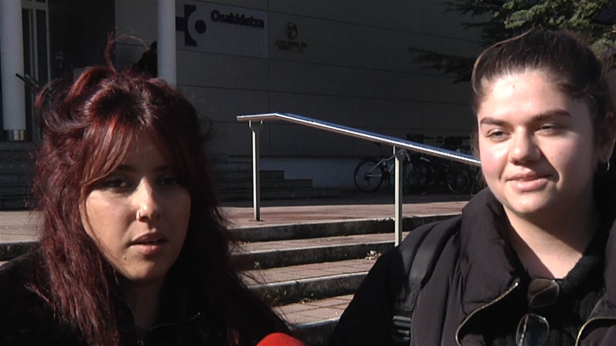 Uxue y Andrea, las dos estudiantes de Enfermería que socorrieron al herido por navaja en Vitoria-Gasteiz
